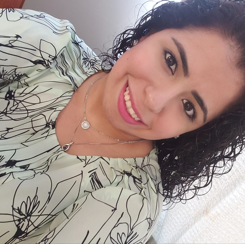 Meet your Posher, Estefani